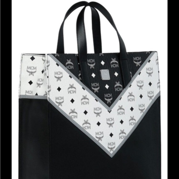 MCM Visetos Tote in Black and White. - Picture 6 of 10